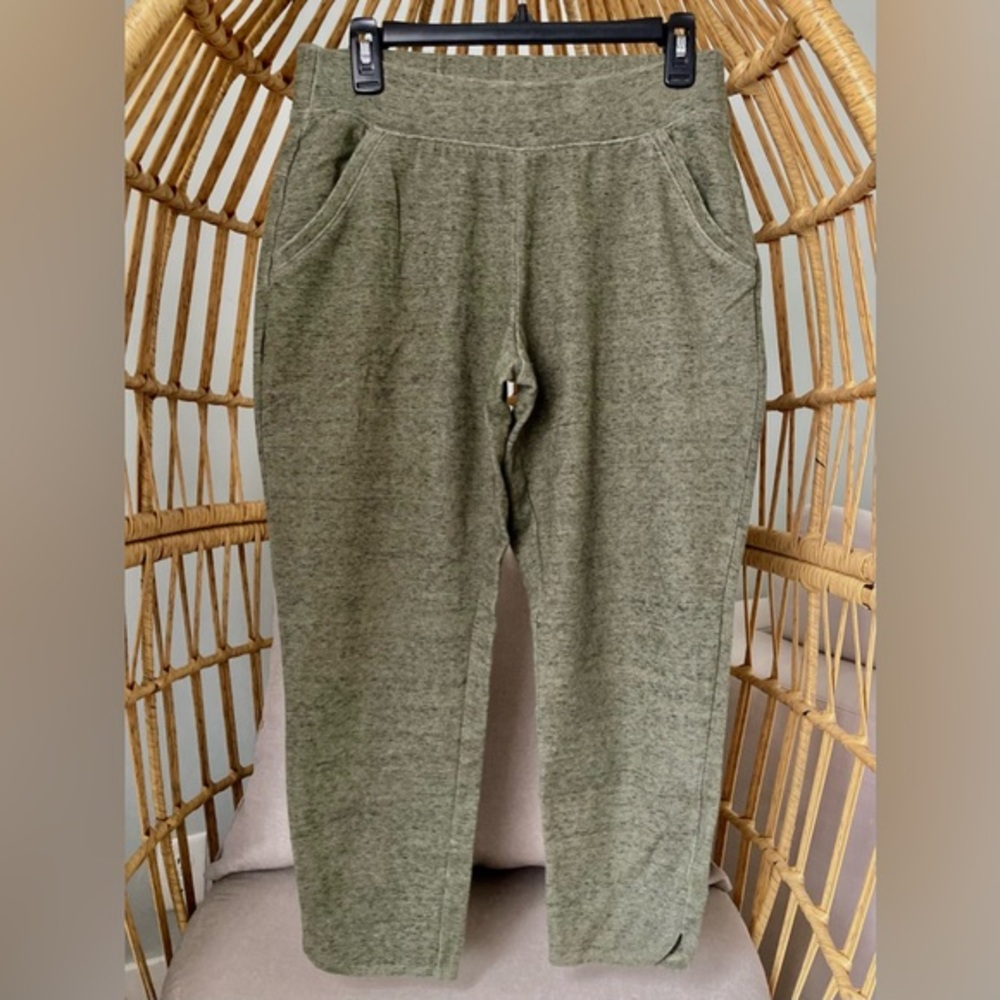 Alpine Design Olive Green Capri Pants | Athleisure | Woman’s M Everyday Wear